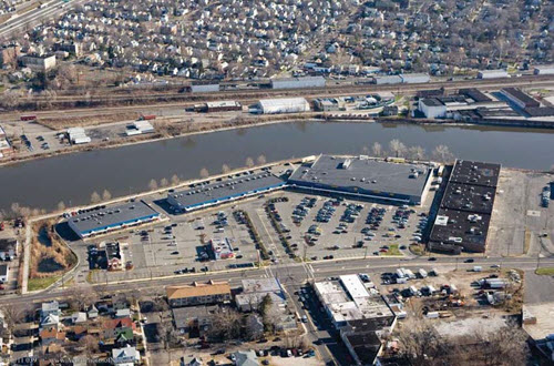 Hackensack Riverfront shopping center