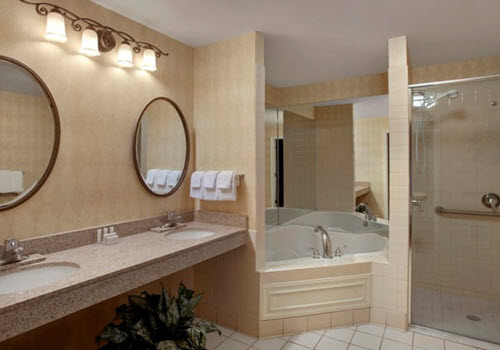 Saratoga Springs Residence hotel bathroom